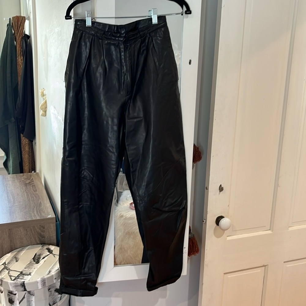 Vintage Wilson’s black leather pants size 10